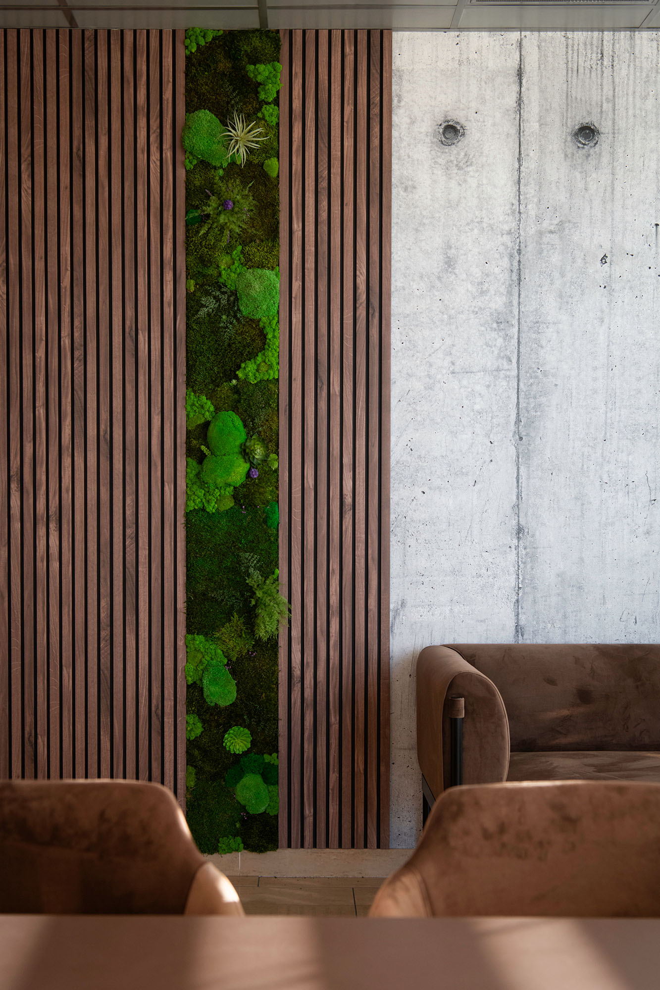 Mur végétal stabilisé sur mesure pour espace professionnel —Atelier Ecogreen